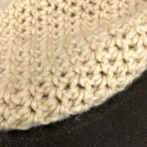 😎Hand crocheted child’s toque - Picture 2 of 5